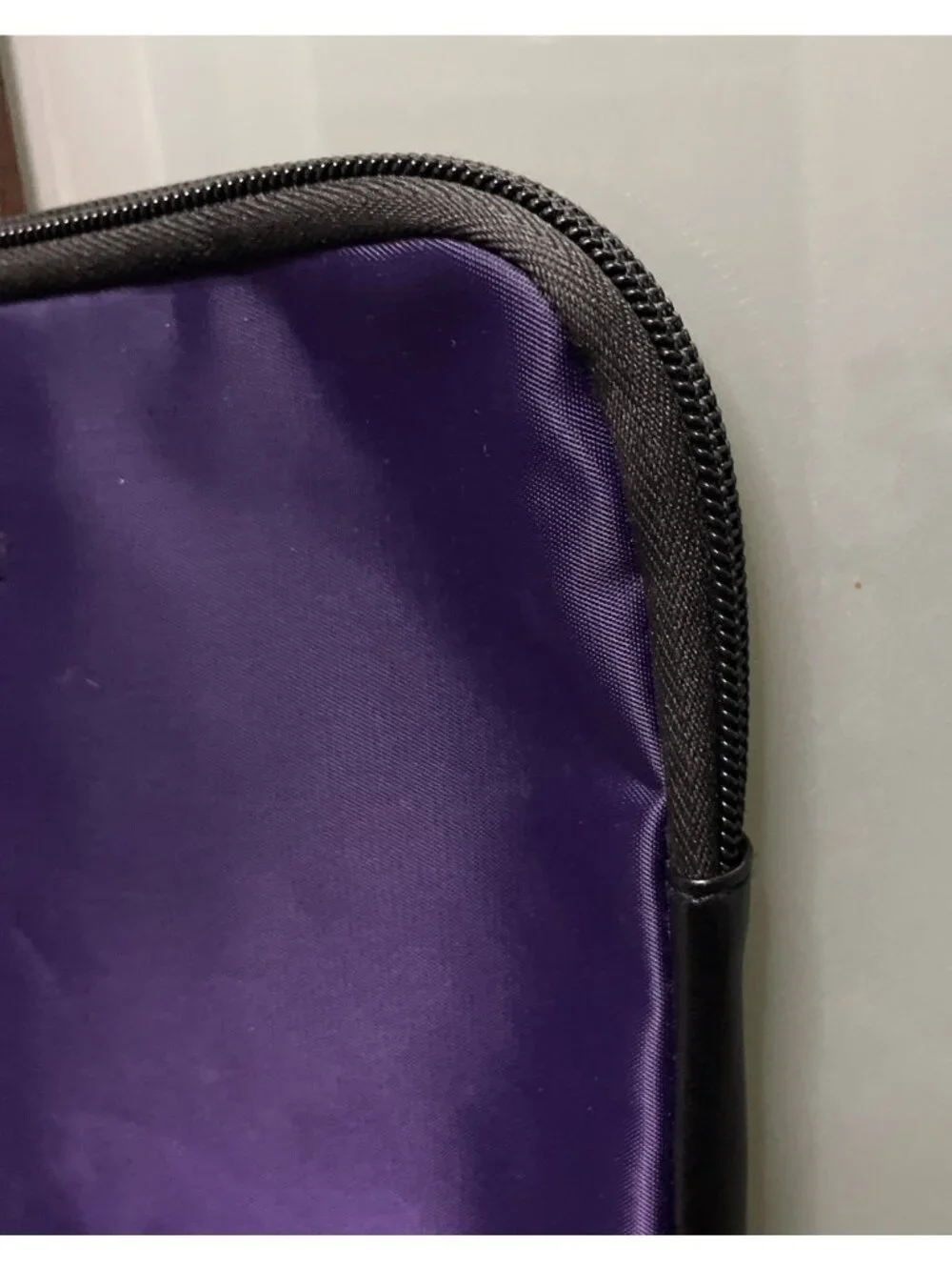 TUMI For Delta 8” x 6” Purple Travel Amenity Kit Zip Pouch Toiletry Make Up Bag